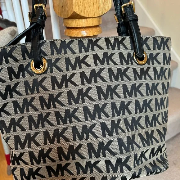 Michael Kors Black and Tan Tote Bag beautiful! - Picture 2 of 16